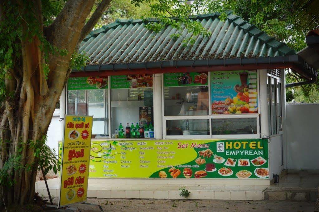 Hotel Empryean Katunayaka Exteriér fotografie