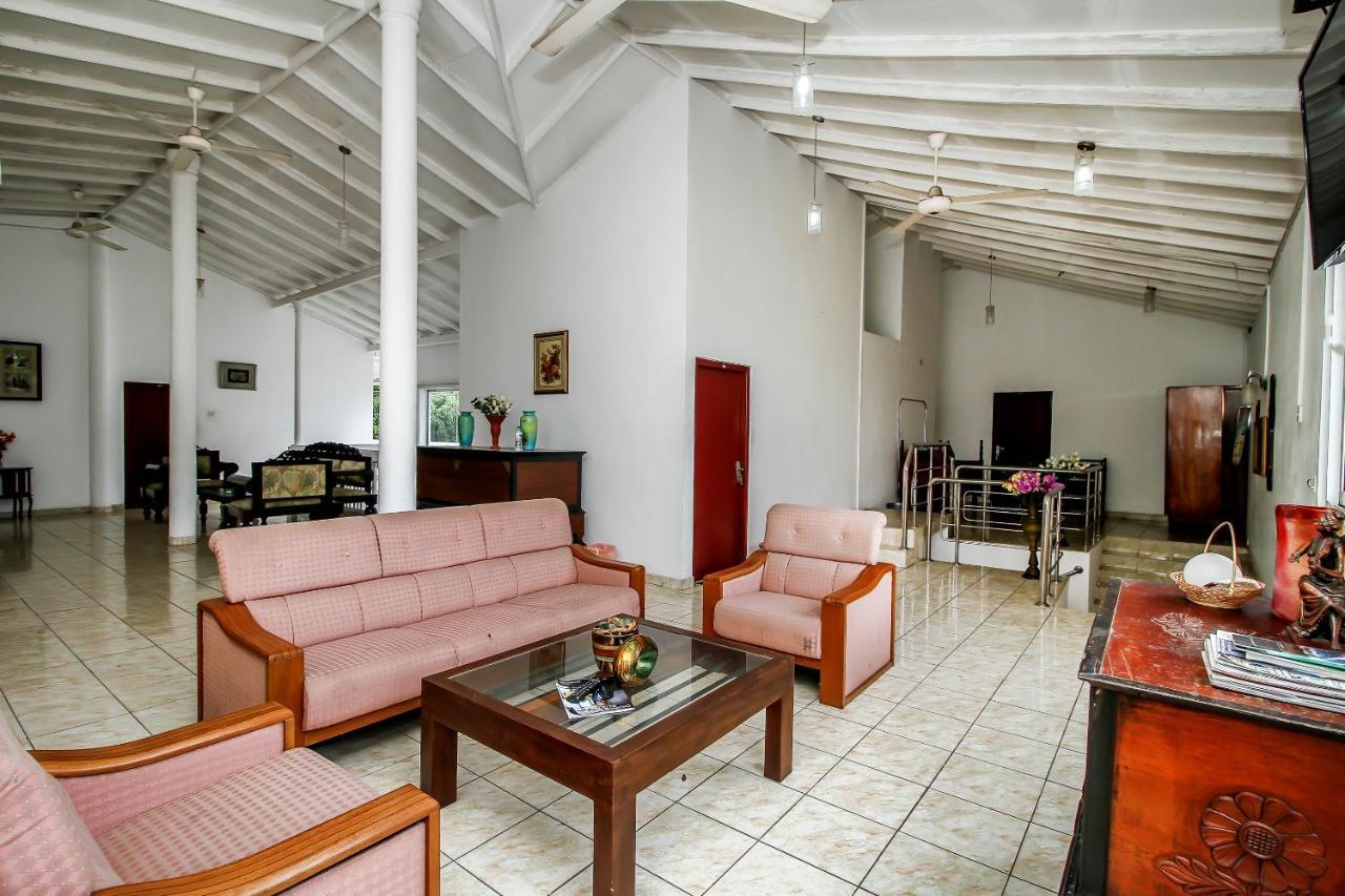 Hotel Empryean Katunayaka Exteriér fotografie